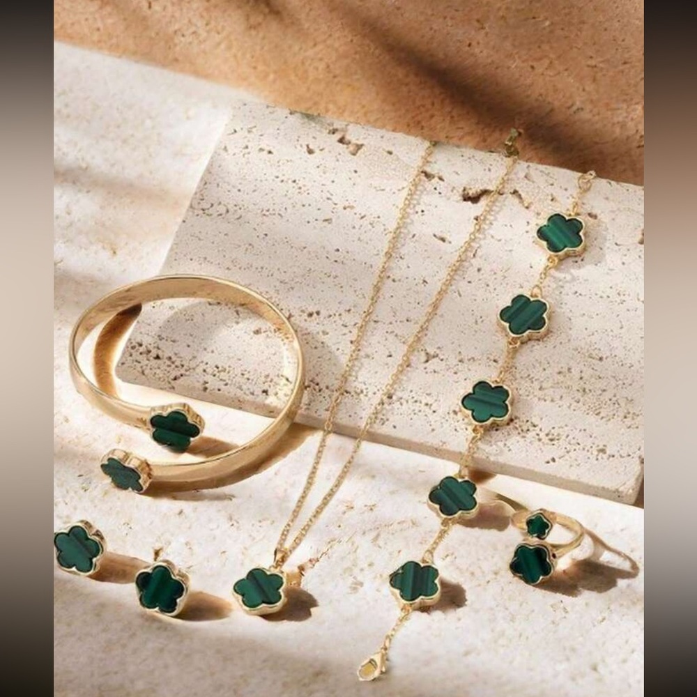 Jewelry set 5 pieces NIB green